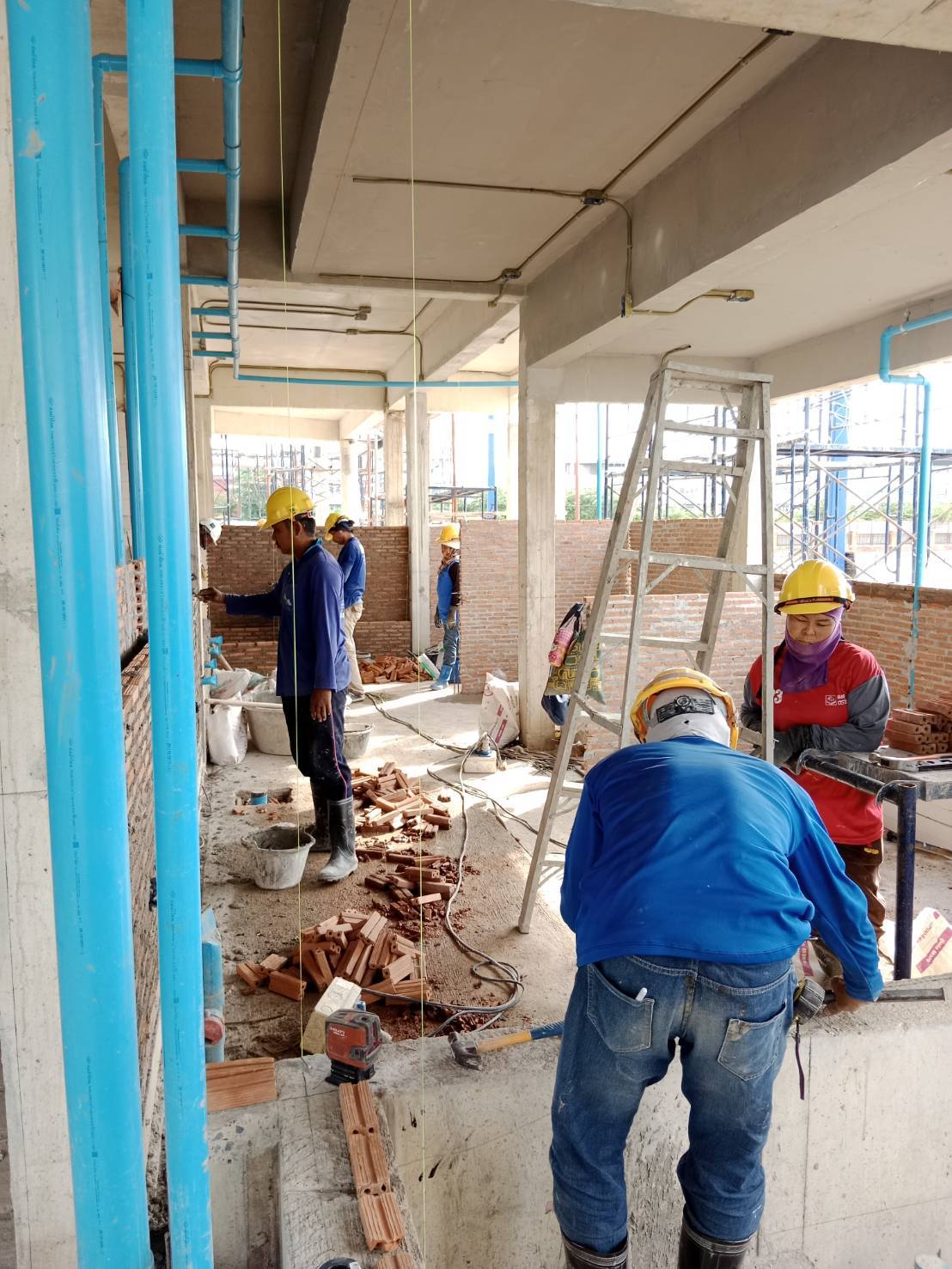 งานฉาบปูนภายนอกและภายในอาคารที่หมู่บ้านพระราม5