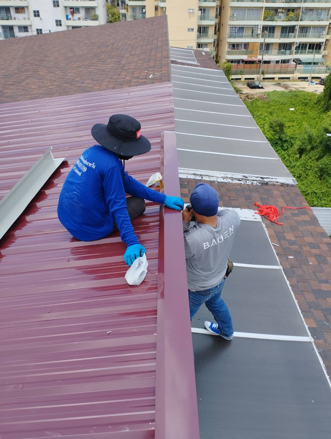 งานมุงหลังคาเมทัลชีทแถวสุขุมวิท50